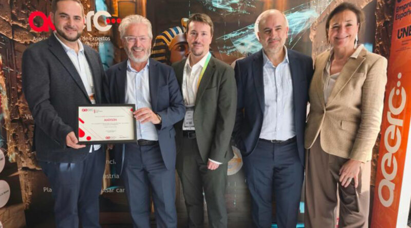Madison recibe el Premio a la Visión de la AEERC Madison recibe el Premio a la Visión de la AEERC