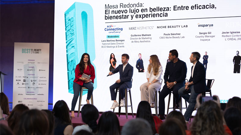 (De izq. a der.) Lara Martínez, national sales director BCD Meetings & Events; Guillermo Madrazo, director de marketing de Merz Aesthetics; Paula Sánchez, CMO de Niche Beauty Lab; Sergio Gil, country manager de Insparya; y Javier Iglesias, content specialist de Redken en L'Oréal