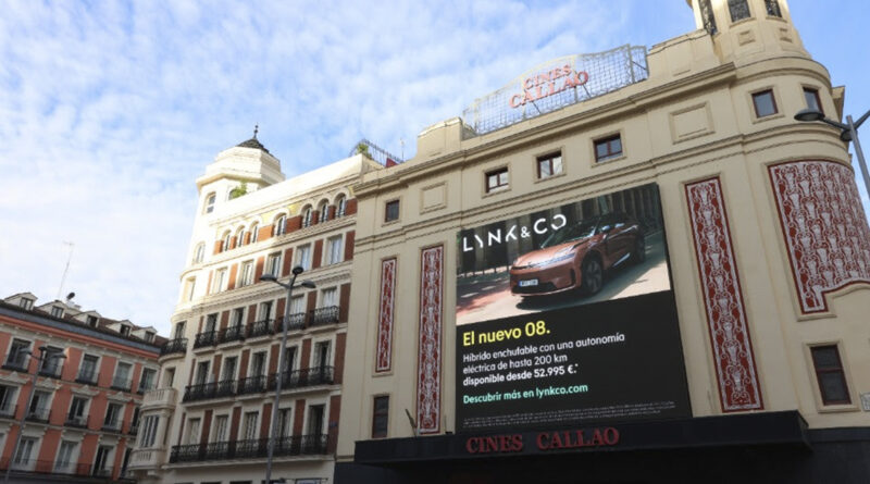 La nueva campaña de Lynk & Co combina formatos digitales y tradicionales de gran formato, garantizando una presencia constante