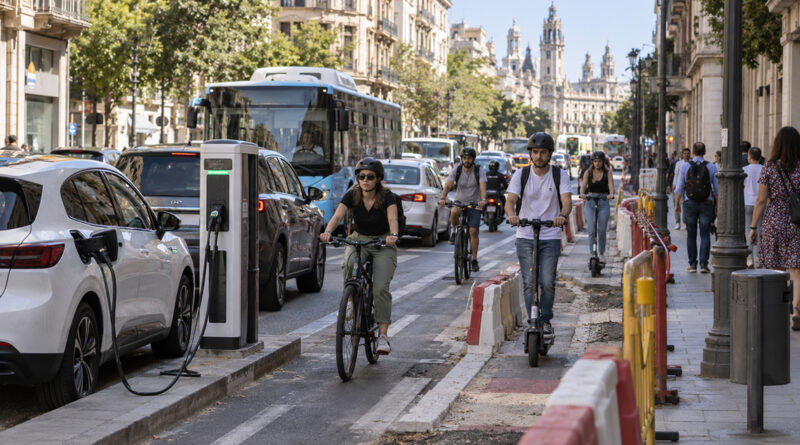 Ocho de cada diez españoles cuestionan la infraestructura para nueva movilidad Ocho de cada diez españoles cuestionan la infraestructura para nueva movilidad