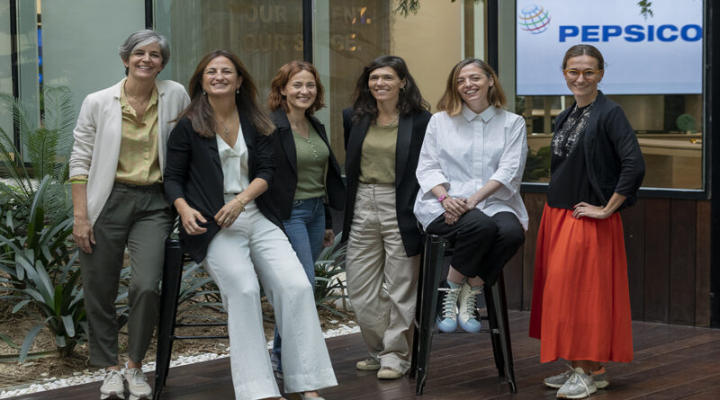 De izquierda a derecha, Tanit Bravo, Laura San Miguel, Mónica González, Núria Bombardó, Marta Esquel y Marta Puyuelo, nuevo talento de PepsiCo