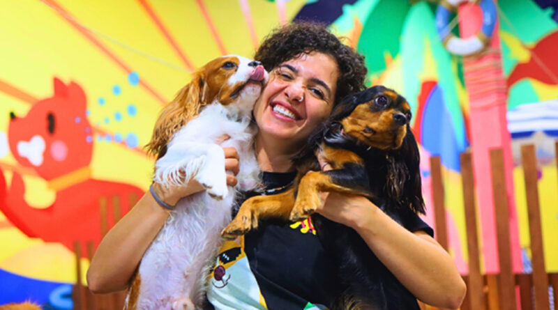 Dogs in Town opera como alojamiento 24/7, abierto los 365 días del año, con supervisión constante y un equipo especializado en comportamiento y bienestar canino