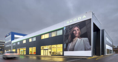Škoda Auto redefine la experiencia de cliente y renueva su diseño corporativo