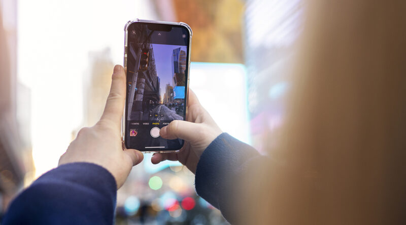 El objetivo de TikTok no es otro que integrar sus vídeos en la vida cotidiana, instalándose en viajes, compras y lugares destinados al estudio