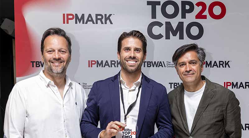De izq a dcha, Paulo Areas (TBWA España), Alejandro Flores, director de marketing de Philip Morris España y Jesús Fuertes (TBWA España)