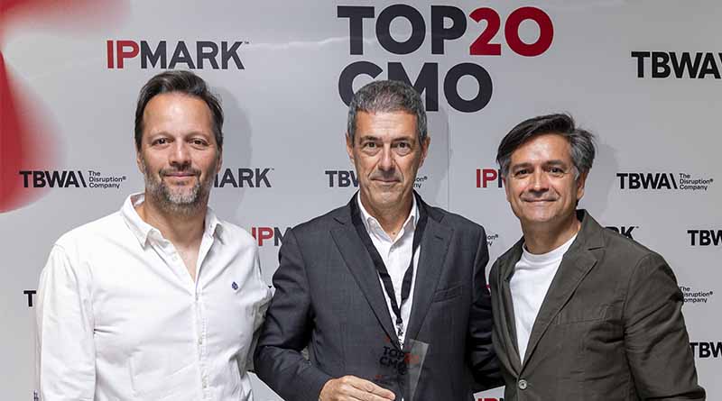 De izq a dcha, Paulo Areas (TBWA España), Luis Rodríguez, director de marketing & comercial en Bella Aurora y Jesús Fuertes (TBWA España).