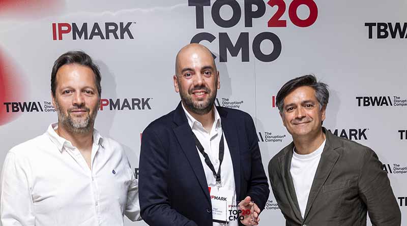 De izq a dcha, Paulo Areas (TBWA España), Gael García Cochón, CMO del Real Club Celta de Vigo y Jesús Fuertes (TBWA España)