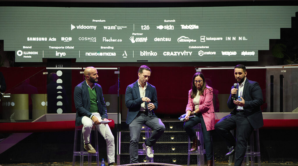 De izq a dcha, Jesús Moya García, CEO de SIDN, Santiago García Solimei, social media de Meliá, Carla Martínez García, head of performance MK de Civitatis y Mohamed Aspiritou Aznag, gerente de medios de Ouigo
