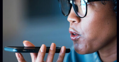 La voz conquista las búsquedas con IA. Cuatro de cada 10 usuarios la usa