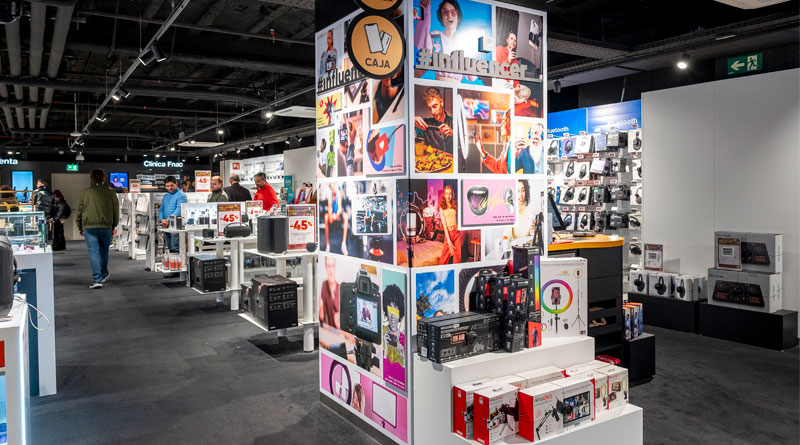 En mitad del área de sonido, descubrimos la sección #Influencer, que aprovecha Fnac para mostrar a los visitantes los accesorios surgidos a raíz de esta nueva profesión.
